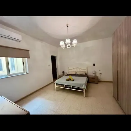 Lovely , Private Bathroom Is-Swieqi