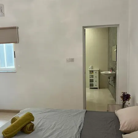 Privatunterkunft Lovely , Private Bathroom Is-Swieqi